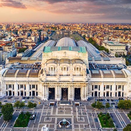 Apt Vicino Alla Metropolitana Porta Romana, 4 Minuti Da Duomo, Free Wifi&Netflix Milano Dış mekan fotoğraf